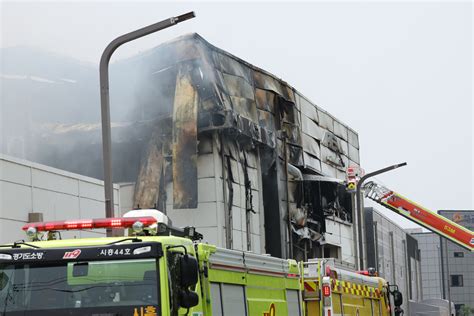 Brand In Batterie Fabrik Rund Menschen In Flammen H Lle