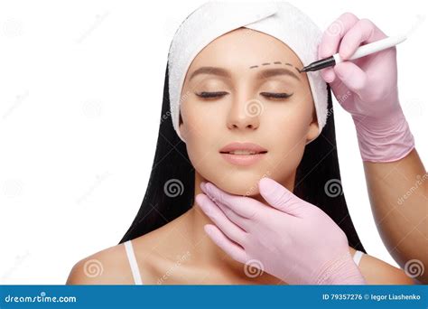 Femme Avec Des Lignes De Perforation Sur Son Visage Photo Stock Image