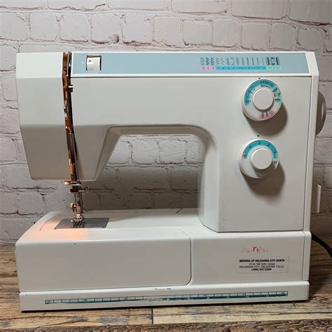 Bernette By Bernina 715 Sewing Machine 200B 115V60HZ95W With Pedal