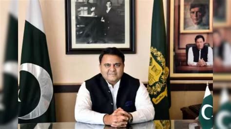 Pakistan Imran Khans Close Aide Fawad Chaudhry Quits Pti Amid