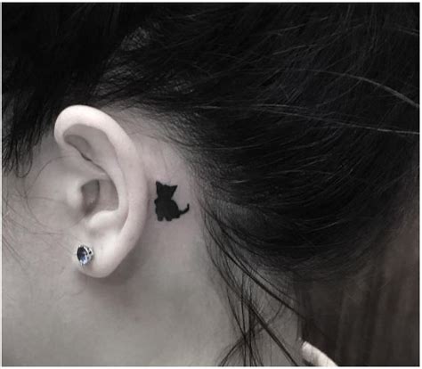 Voici 25 adorables tatouages minimalistes inspirés des chats pour