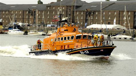 Rnli Sheerness Lifeboat Launched On Early Morning Distress Call