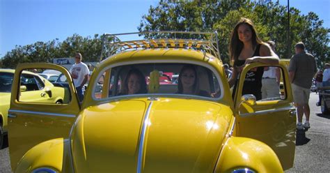 VOLKSWAGEN MAGGIOMODELLI BEETLE IN GIALLO VOLKSWAGEN