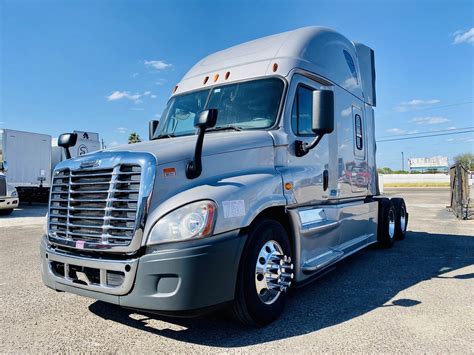 2015 Freightliner Cascadia 125 Evolution Sleeper Semi Truck Raised