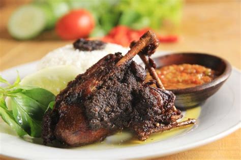 Resep Bebek Hitam Madura Masakan Yang Moms Wajib Sajikan Untuk Keluarga