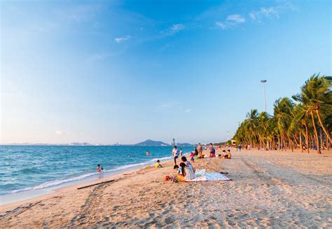 บางแสน ทะเลใส หาดทรายขาว อาหารทะเลสด ๆ ใกลกรงเทพฯ