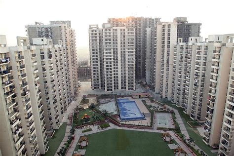 Gaur City 2 Apartment Affordable Contemporary Flats Immersed In