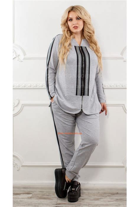 Модный костюм в спортивном стиле для полных женщин за 1110 грн