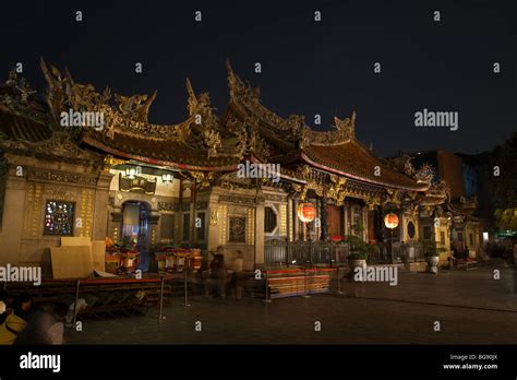 Lungshan Aka Longshan Temple Historic Buddhist And Taoist Temple