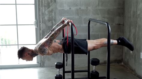 Resistance band back exercises: Top 4 techniques to be stronger