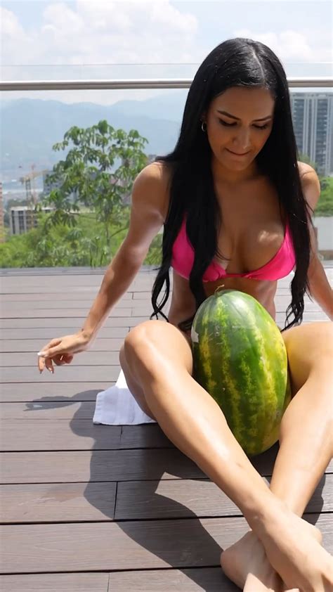 Woman Destroys Watermelon With Thighs R Thighcrushing