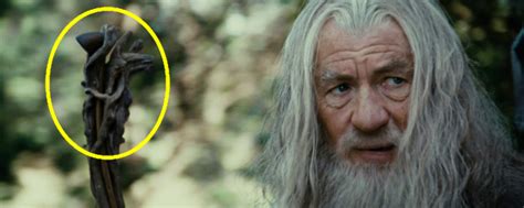 Le Seigneur Des Anneaux Faites Un Arrêt Sur Image à 47 Minutes Et Regardez Le Bâton De Gandalf