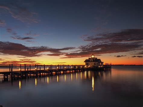 Manteo Lighthouse Outer Banks NC Photograph by Linda Russell - Pixels