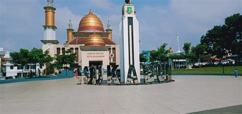 Alun Alun Masjid Agung Kota Sukabumi Ruang Publik Indah Dengan