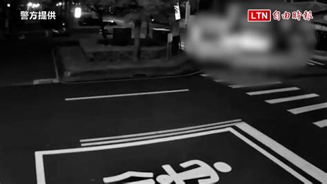 晨運男斑馬線上遭轉彎車撞上女駕駛稱「沒看到」警方提供─影片 Dailymotion