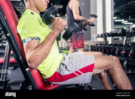 Muscle Arm Holding Hi Res Stock Photography And Images Alamy