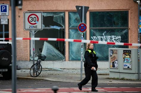 Gef Hrliche Sprengk Rper Schwerverletzte Update Silvester Randale