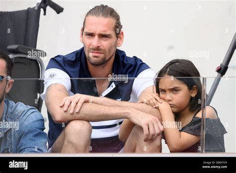 Camille Lacourt et sa fille Jazz participent au tournoi des étoiles