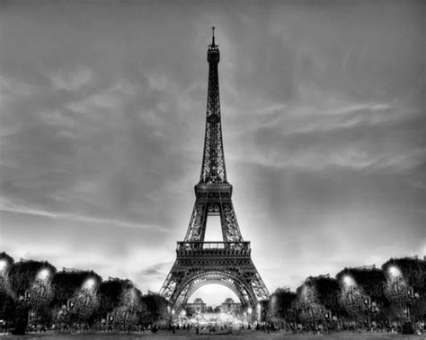 Eiffel Tower Paris At Night Wallpaper