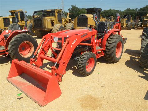 Kubota L3240 4x4 Farm Tractor