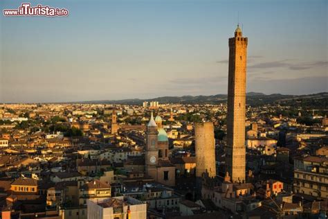 Due Torri Asinelli E Garisenda Bologna Cosa Vedere Guida Alla Visita