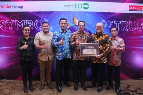 Bni Life Menerima Penghargaan Top Brand Award Marketing Co Id