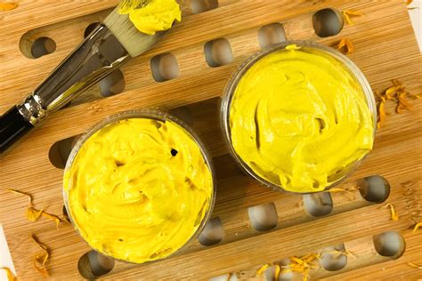 Easy Homemade DIY Turmeric Clay Face Mask Recipe