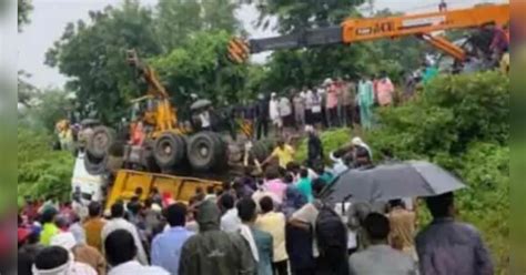 Maharashtra Road Accident 13 Labourers Of Madhya Pradesh Died 3 Injured