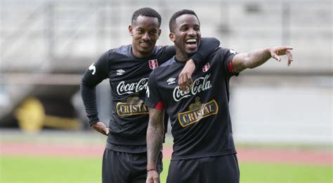 Jefferson Farfán André Carrillo Revela Que La Foquita Le Pegó A Periodista Deportivo Por Haber