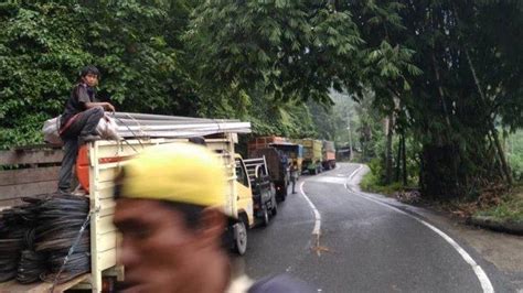 Jalur Lintas Medan Berastagi Sering Macet Parah Penjual Sayur Dari