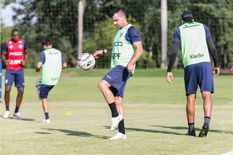 Escalação do Londrina Eltinho cumpre suspensão e é desfalque contra o