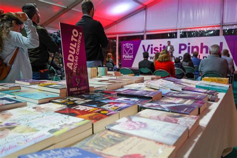 Feira do Livro de Pinhel música poesia e também encontros