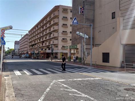 【信号の有無問わず】横断歩道は歩行者優先！が常識｜横断歩道の一時停止義務をおさらい ｜ Motor Fan Bikes モーターファンバイクス