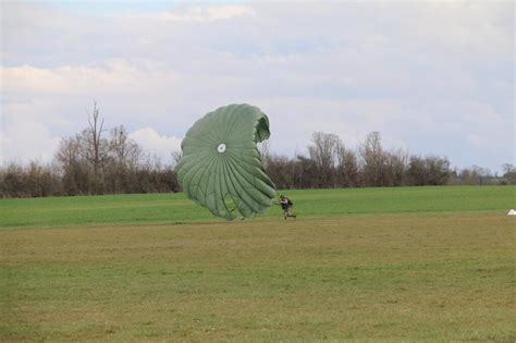 Argentan Les parachutistes se préparent pour les commémorations du 79e