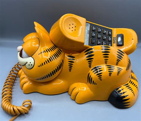 Retro Tyco Garfield Landline Telephone Model