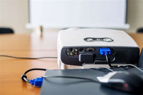 Как подключить проектор к ноутбуки или к компьютеру и настроить его