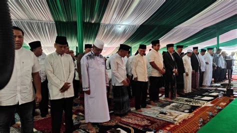 Pj Gubernur Sumsel Sholat Idul Fitri Di Griya Agung Ajak Masyarakat