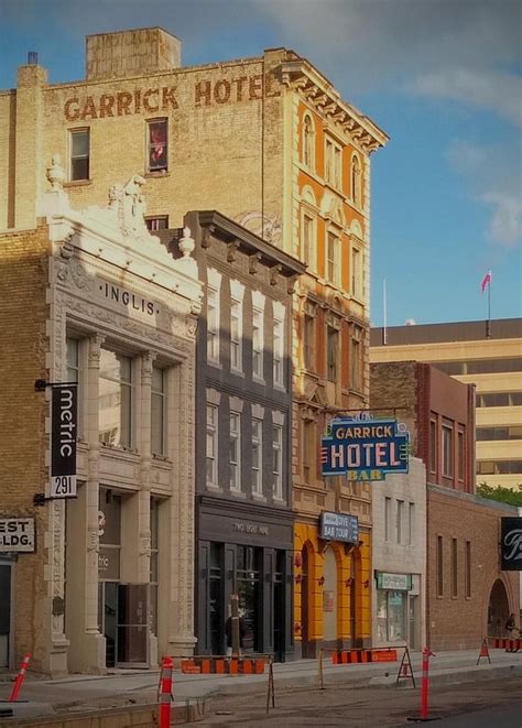 Tall old buildings in Winnipeg : r/photocritique