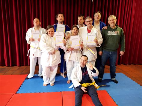 Judo im Fliedner Dorf Sechs Menschen mit Handicap legen Prüfung ab