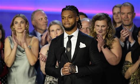 Nfl Damar Hamlin Recibe El Premio George Halas Por Superar La