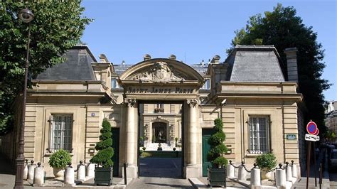 The Idyllic and Discreet St. James Paris Hotel