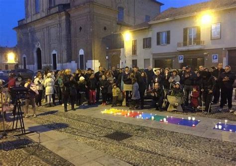 Samarate Commemora Le Vittime Di Parigi Varesenews Foto