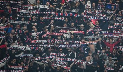 Les supporters du Paris Saint Germain très encadrés pour leur rencontre