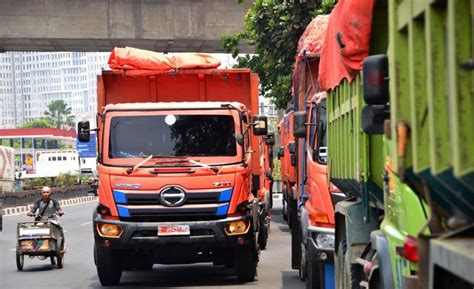 Puluhan Truk Sampah Milik Pemprov DKI Dihentikan Pemkot Bekasi Ini