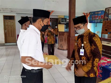 Camat Lantik Anggota Bpd Desa Karangsari Sempu Seblang