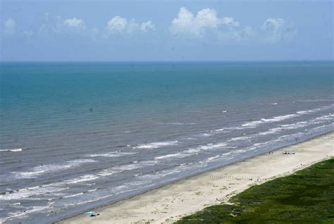 Blue waters return to Galveston as extreme heat settles in