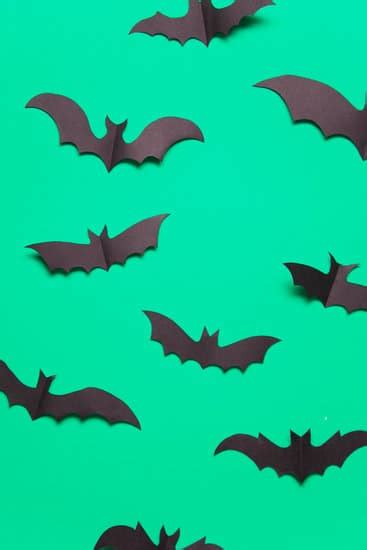 Halloween Paper Vampire Bat Decorations - Photos by Canva