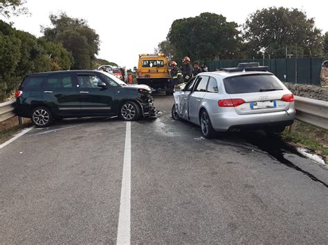 Arzachena Scontro Frontale Tra Auto Tre Feriti Teleregione Live