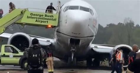 United Airlines Boeing Max Suffers Gear Failure