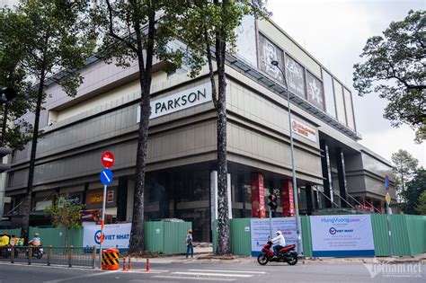 Tình cảnh ế ẩm của các trung tâm thương mại Parkson ở TP HCM